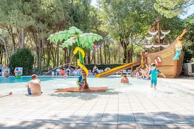 Piscina di Estivo Premium Deluxe mobile homes on Camping Ca Savio o nelle vicinanze