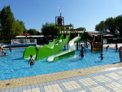 Piscina di Estivo Premium Deluxe mobile homes on Camping Ca Savio o nelle vicinanze