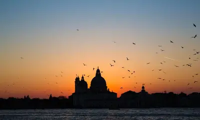 Alba o tramonto visti dall'interno dell'appartamento o dai dintorni