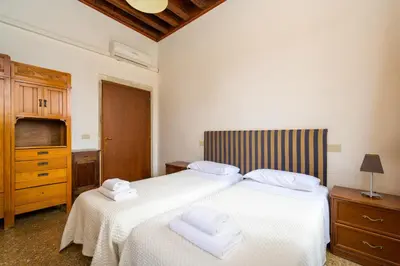 Letto o letti in una camera di Ca' San Trovaso by Sarlux