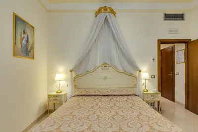 Letto o letti in una camera di Hotel At Leonard