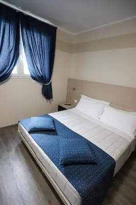 Letto o letti in una camera di HOME HOTEL