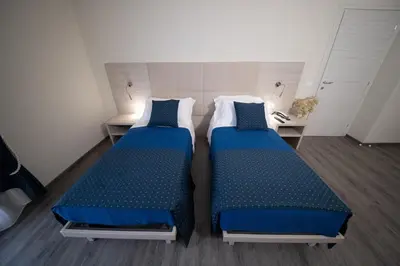 Letto o letti in una camera di HOME HOTEL