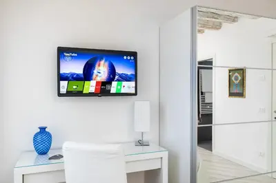 TV o dispositivi per l'intrattenimento presso Biennale 1&2 , Elegant Apartments 15 min walk from St Marks Square - Venice Heaven Apartments Collection