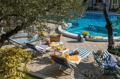 Piscina di Hotel La Residence & Idrokinesis o nelle vicinanze