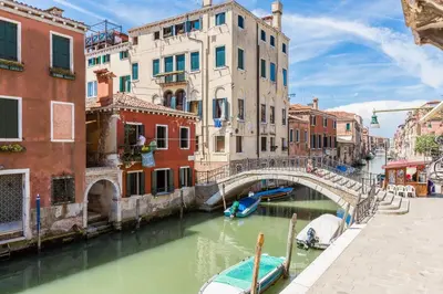 Vista sul fiume nelle vicinanze dell'appartamento