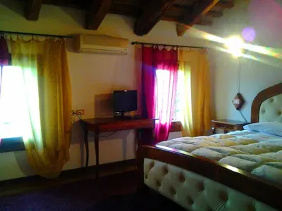 Letto o letti in una camera di Agriturismo MELO IN FIORE con camere e colazioni nella zona del Prosecco DOCG Asolo