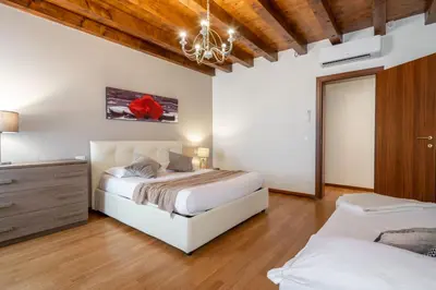 Letto o letti in una camera di Design Palace Apartment by Wonderful Italy