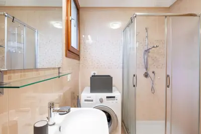 Bagno di GuestHost - Santa Rita Roomy Apartments