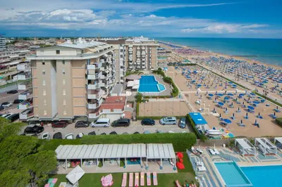 Vista generica sul mare o vista sul mare dall'interno dell'appartamento