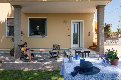 Balcone o terrazza di Appartamenti Giardino al Mare