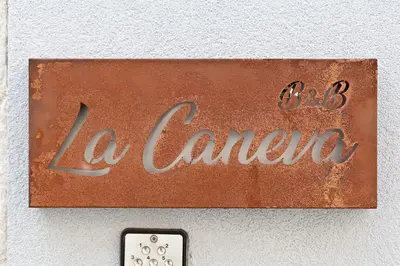 Certificato, attestato, insegna o altro documento esposto da B&B LA CANEVA 951