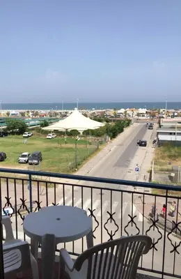 Vista generica sul mare o vista sul mare dall'interno dell'appartamento