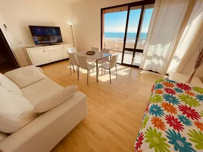 TV o dispositivi per l'intrattenimento presso App4rent Augustus Sea View - Family House - wifi&parking - 3 rooms