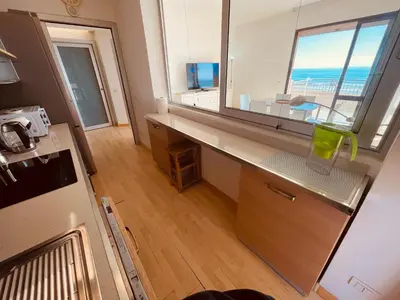 Cucina o angolo cottura di App4rent Augustus Sea View - Family House - wifi&parking - 3 rooms