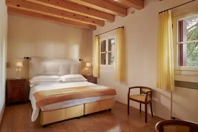 Letto o letti in una camera di Villa Lovi