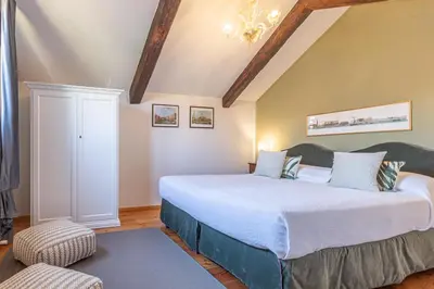 Letto o letti in una camera di Ca' Romantica terrace with Balcony and side Canal view