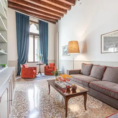 Ca' Romantica terrace with Balcony and side Canal view
