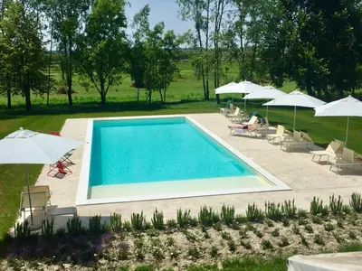 Piscina di Agriturismo Corte Carezzabella o nelle vicinanze