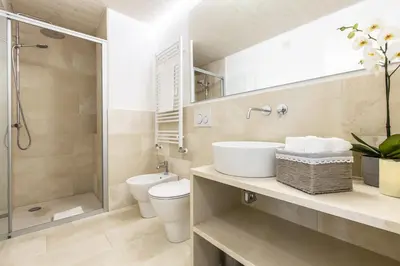 Bagno di Elegant Fornasa Vecia, canal view with a beautiful garden R&R