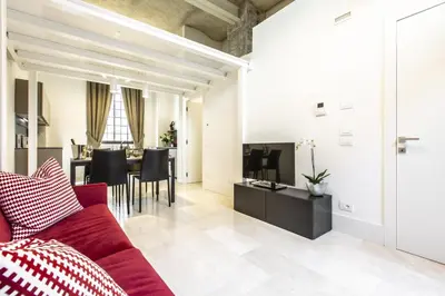 TV o dispositivi per l'intrattenimento presso Elegant Fornasa Vecia, canal view with a beautiful garden R&R