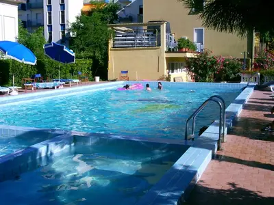 Piscina di Hotel Continental o nelle vicinanze