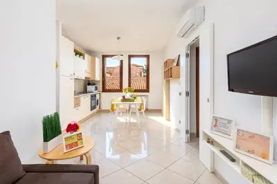 TV o dispositivi per l'intrattenimento presso Most convenient apartment in Venice