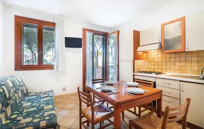 Cucina o angolo cottura di Lovely Apartment In Rosolina Mare
