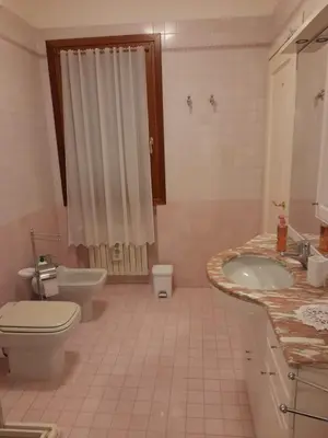 Bagno di come a casa tua dietro piazza San Marco