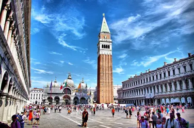 Ospiti di raggio di sole dietro piazza San Marco