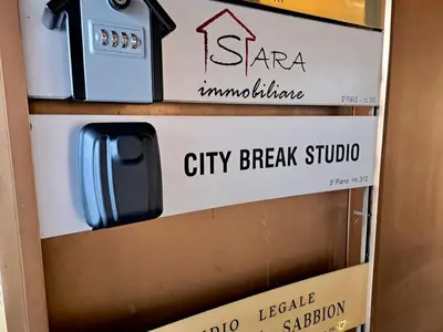 Certificato, attestato, insegna o altro documento esposto da GuestHost - Padova City Break Studio