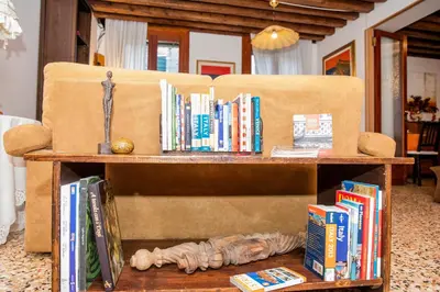Area soggiorno di Venice and Venice Apartments - private rooms in shared apartment