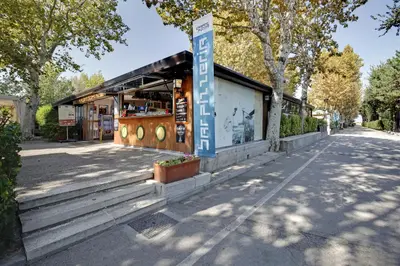 Il quartiere o una zona nella vicinanze del campeggio