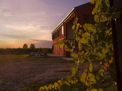 Alba o tramonto visti dall'interno dell'agriturismo o dai dintorni