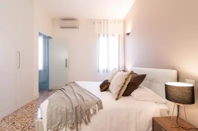 Letto o letti in una camera di Casanova Deluxe Apartment by Wonderful Italy