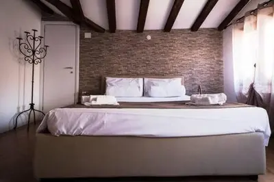 Letto o letti in una camera di Loggia Rialto Apartments