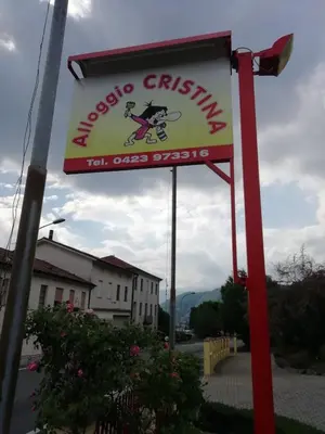 Certificato, attestato, insegna o altro documento esposto da Alloggio Cristina