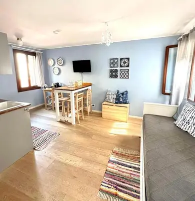 TV o dispositivi per l'intrattenimento presso Blue George Apartment