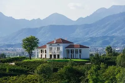 Paesaggio naturale nelle vicinanze della villa
