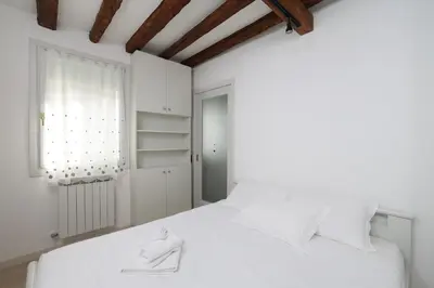 Letto o letti in una camera di Ca Giardini Apartments in Biennale by Bricola Apartments