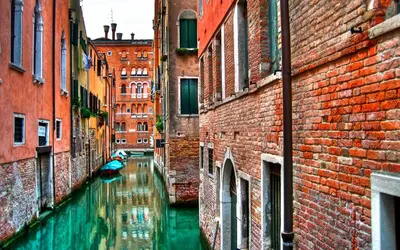 Vista generica su Venezia o vista sulla città dall'interno dell'appartamento