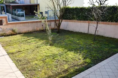 Giardino di Cosy Apartment in Romano D'Ezzelino with Private Garden