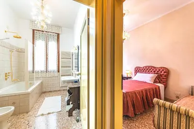 Letto o letti in una camera di CASA VESCOVO, free Wi-Fi near San Marco Square