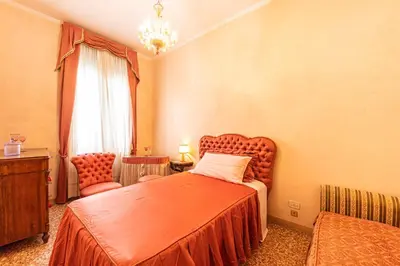 Letto o letti in una camera di CASA VESCOVO, free Wi-Fi near San Marco Square