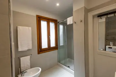 Bagno di Charming Apartment on the Grand Canal R&R