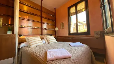 Letto o letti in una camera di CA' ROMANTICA - BIG APPARTMENT at ACCADEMIA