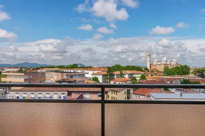 Balcone o terrazza di GuestHost - San Antonio Garden Flat with Terrace