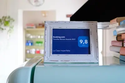 Certificato, attestato, insegna o altro documento esposto da La Casa Imperfetta