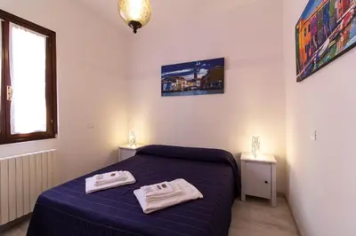 Letto o letti in una camera di Veneziacentopercento San Pietro Apartment
