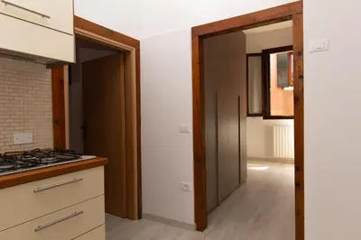 Cucina o angolo cottura di Veneziacentopercento San Pietro Apartment